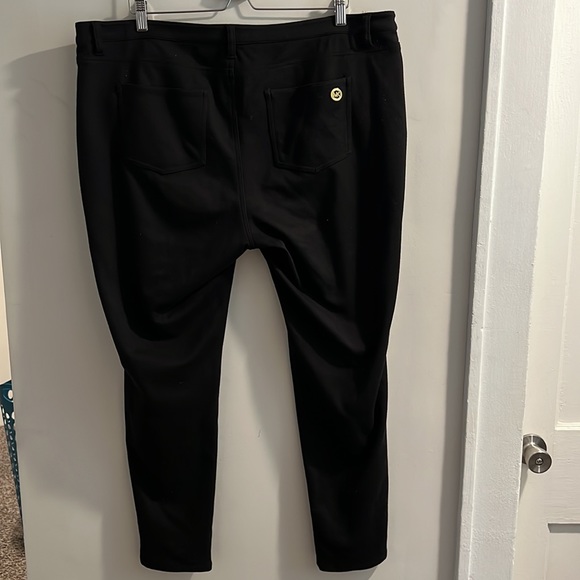 Michael Kors black skinny stretchy pants with pockets, size 18W - Picture 4 of 4